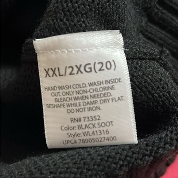 CHRISTMAS sweater with embroidered poinsettias.  Plus size XXL (20) - Picture 8 of 10